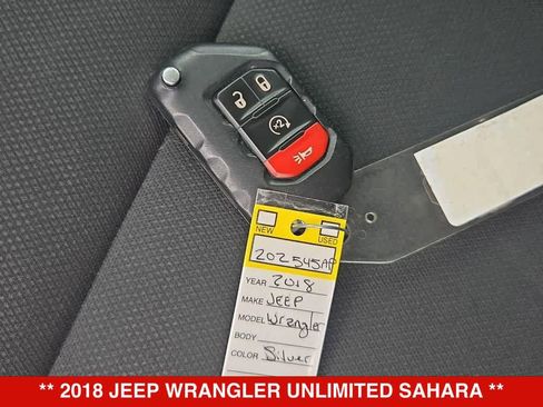 Used 2018 Jeep Wrangler Unlimited Sahara w/ Dual Top Group AWD/4WD image 33