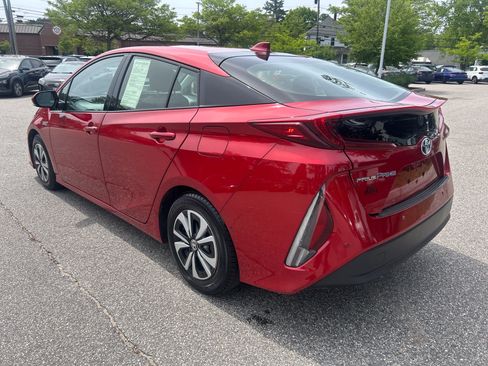 Used 2018 Toyota Prius Prime Advanced w/ Carpet Mat Package FWD image 8