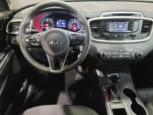 Used 2018 Kia Sorento LX AWD/4WD image 22