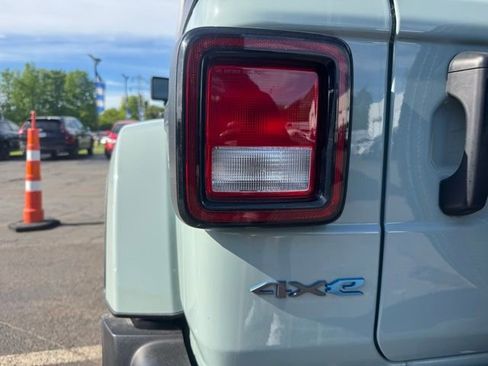 Used 2024 Jeep Wrangler Unlimited w/ Convenience Group AWD/4WD image 9
