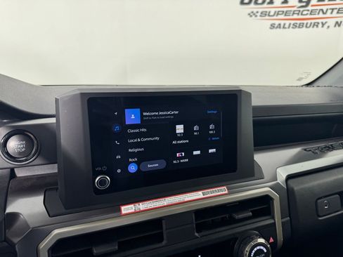 Used 2025 Toyota Tacoma SR5 AWD/4WD image 15