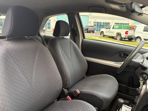 Used 2010 Toyota Yaris 2-Door Hatchback FWD image 20