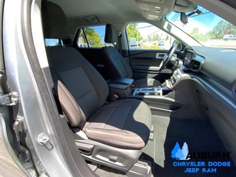 Used 2022 Ford Explorer XLT AWD/4WD image 16