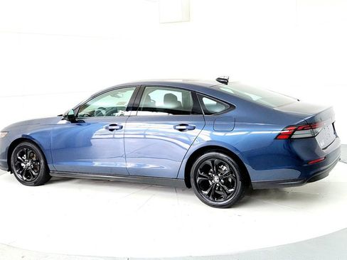 Used 2025 Honda Accord SE image 4