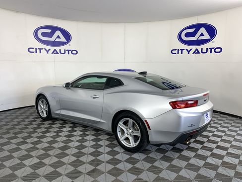 Used 2017 Chevrolet Camaro LT RWD image 5