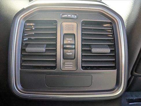 Used 2024 Porsche Macan image 16