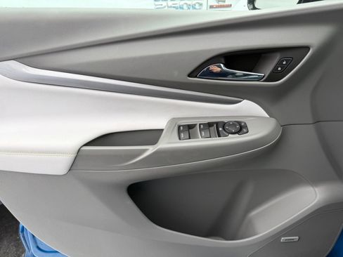 Used 2023 Chevrolet Bolt EUV Premier w/ Sun & Sound Package image 43