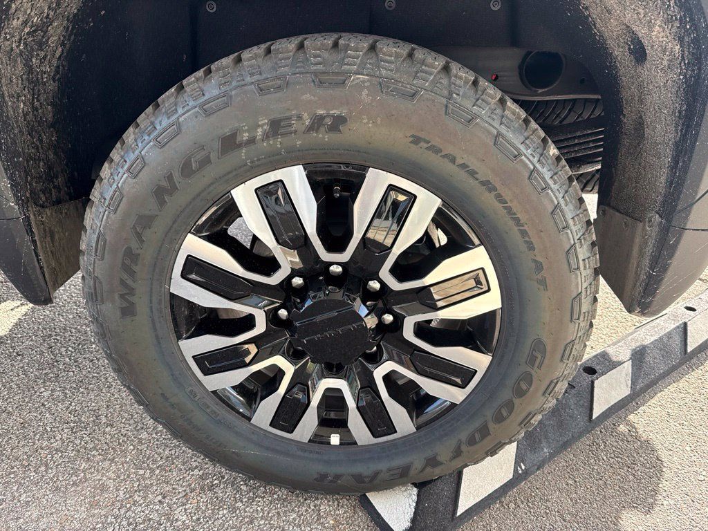 Certified 2026 GMC Sierra 2500 Denali Ultimate AWD/4WD image 8