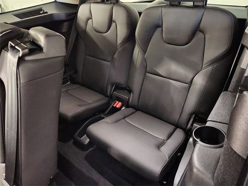 Used 2025 Volvo XC90 B5 Plus image 31
