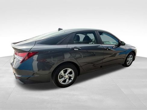 Used 2022 Hyundai Elantra SE FWD image 5