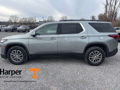 Used 2023 Chevrolet Traverse LT image 2