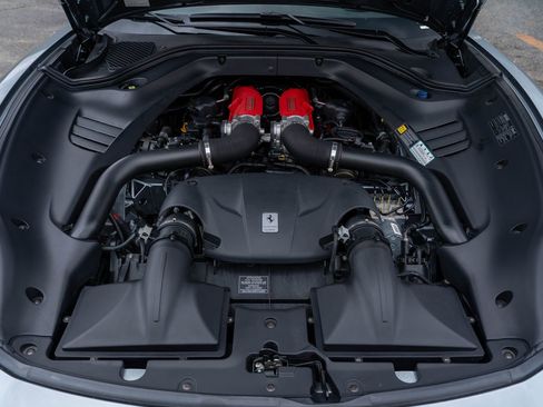 Used 2017 Ferrari California T image 22