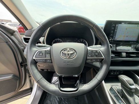 Used 2021 Toyota Highlander XLE AWD/4WD image 20