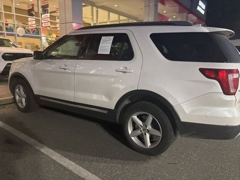 Used 2017 Ford Explorer XLT w/ Equipment Group 202A image 17