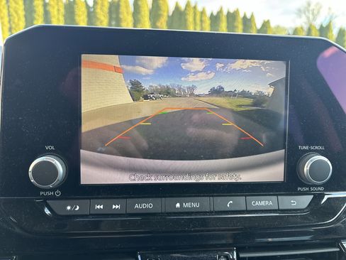 Used 2024 Nissan Pathfinder SV w/ Black Appearance Package image 28