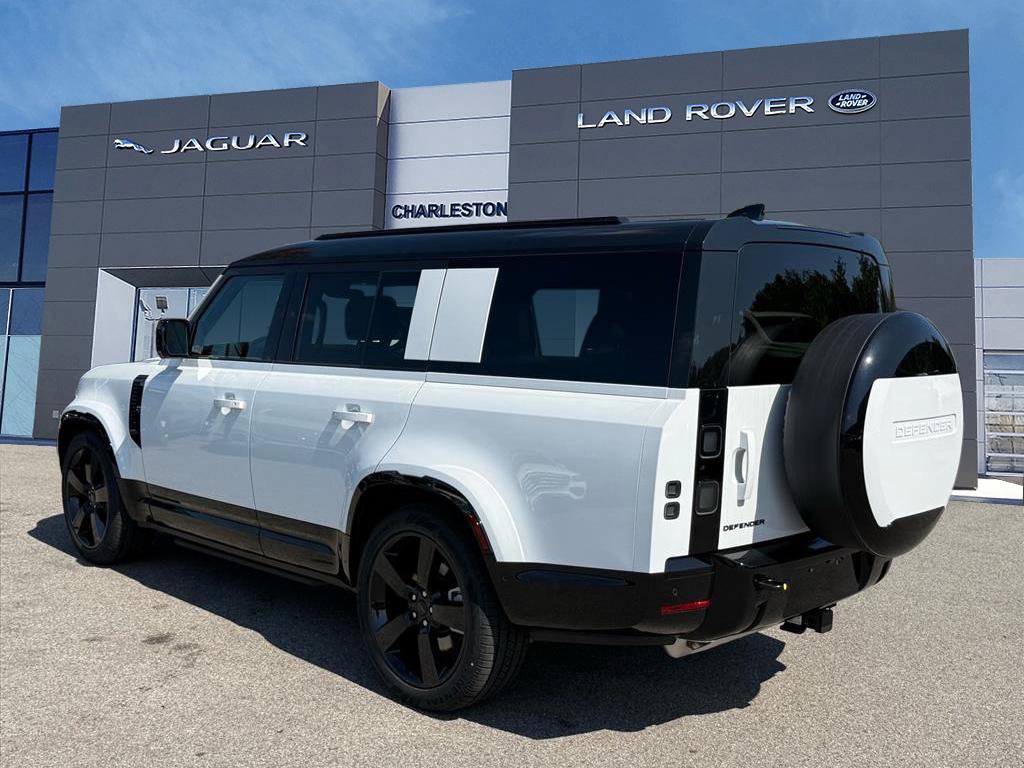 New 2026 Land Rover Defender 130 X-Dynamic SE AWD/4WD image 3