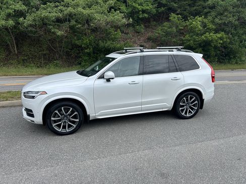 Used 2017 Volvo XC90 T6 Momentum w/ Vision Package AWD/4WD image 3