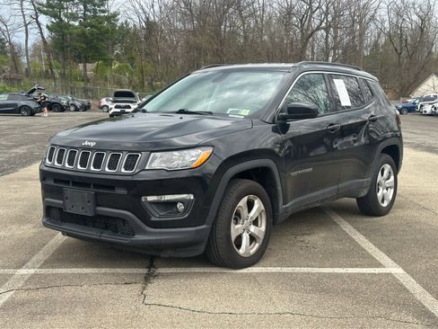 Used 2019 Jeep Compass Latitude w/ Cold Weather Group image 1