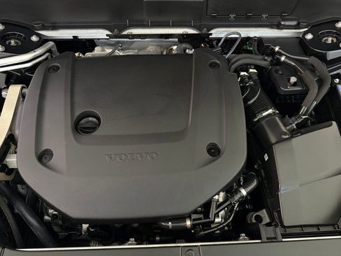 Used 2025 Volvo XC90 B6 Plus image 31