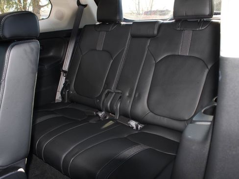 Certified 2025 Honda Pilot Touring image 18