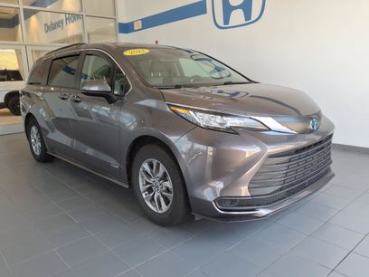 Used 2021 Toyota Sienna LE w/ LE Plus Package