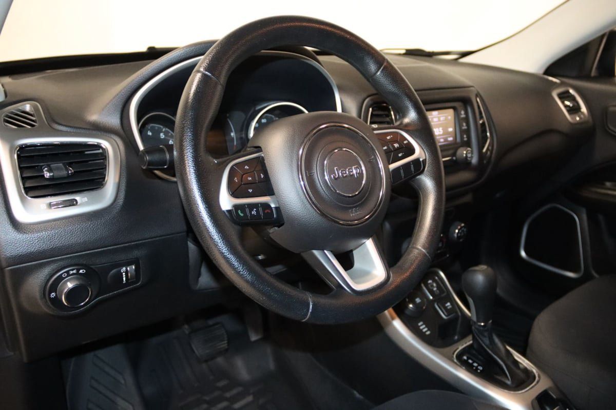 Used 2018 Jeep Compass Sport AWD/4WD image 30