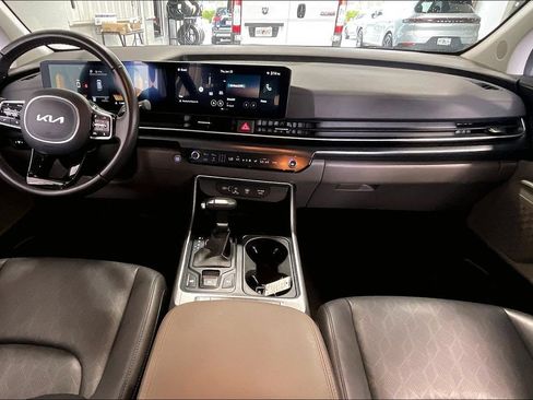 Used 2026 Kia Carnival FWD image 6