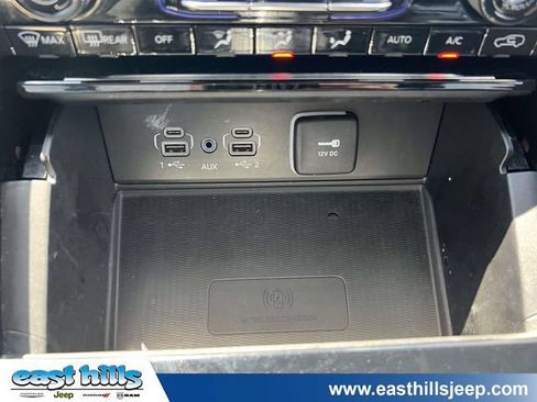 Used 2023 Jeep Grand Cherokee Laredo w/ Luxury Tech Group I AWD/4WD image 34