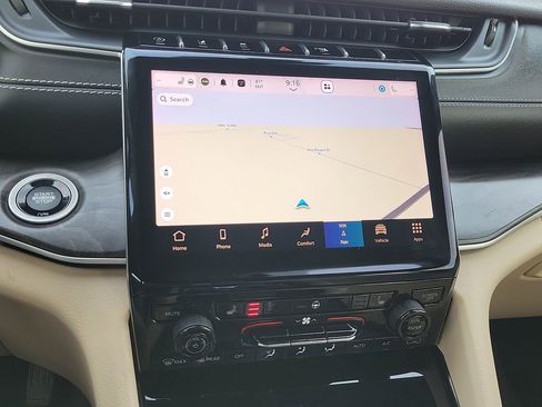 Used 2023 Jeep Grand Cherokee Limited image 15