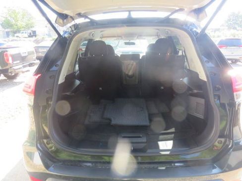 Used 2018 Nissan Rogue SV AWD/4WD image 25