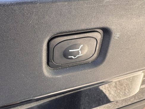 Used 2025 Ford Expedition Platinum image 27