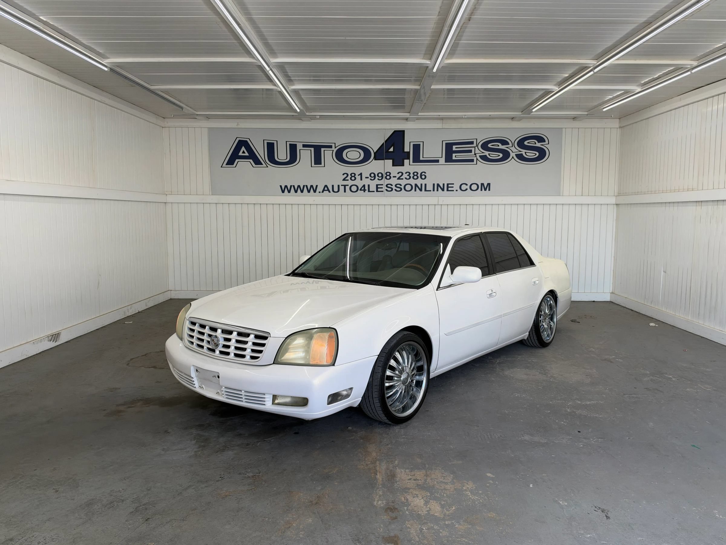 Used 2004 Cadillac De Ville DTS w/ Equipment Group FWD image 1