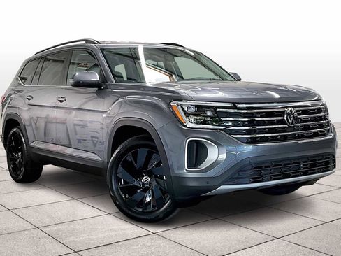 New 2025 Volkswagen Atlas SE image 2
