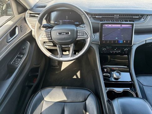 Used 2023 Jeep Grand Cherokee Limited image 29