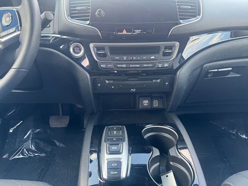 Used 2020 Honda Pilot Touring image 11