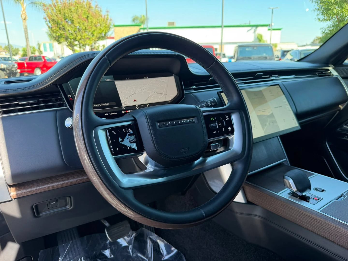 Used 2025 Land Rover Range Rover Long Wheelbase Autobiography AWD/4WD image 13
