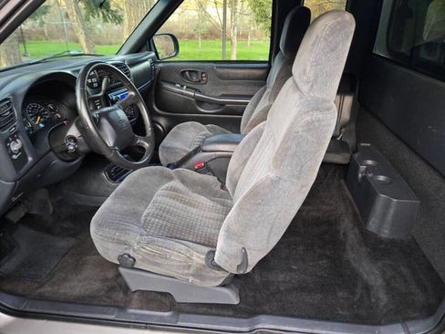 Used 2000 Chevrolet S10 Pickup 4x4 Extended Cab w/ Preferred Equipment Group image 12