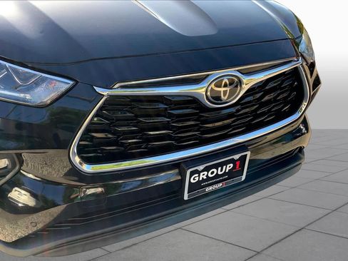 Used 2022 Toyota Highlander Limited FWD image 28