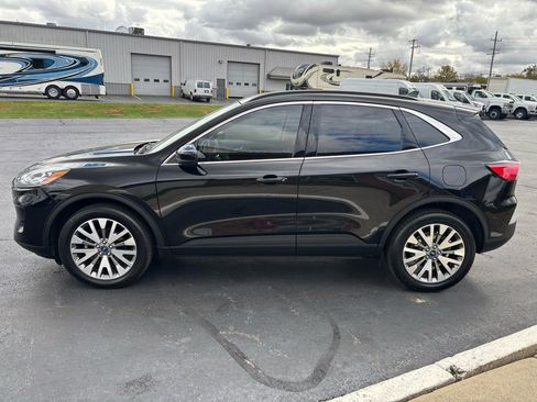 Used 2022 Ford Escape Titanium w/ Class II Trailer Tow Package image 5