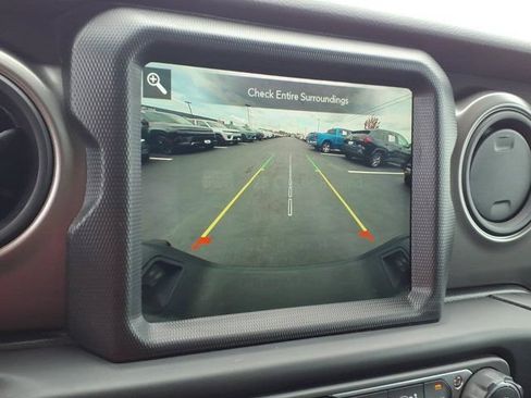 Used 2023 Jeep Gladiator Sport AWD/4WD image 13