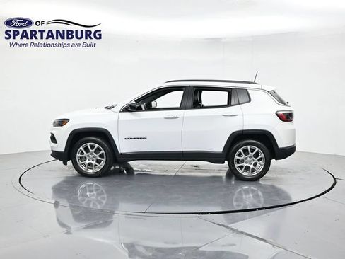 Used 2023 Jeep Compass Latitude AWD/4WD image 7