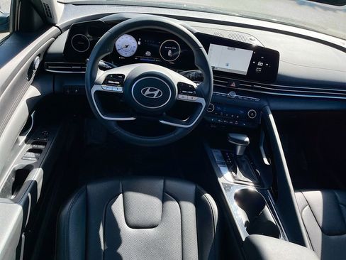 Used 2025 Hyundai Elantra Limited image 22