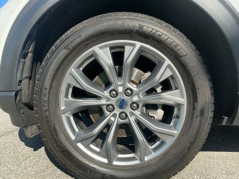 Used 2020 Ford Explorer XLT w/ Equipment Group 202A AWD/4WD image 14