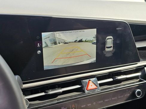 Used 2023 Kia Niro EX Touring FWD image 36