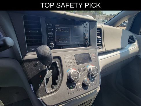 Used 2019 Toyota Sienna L w/ Carpet Mat Package FWD image 20