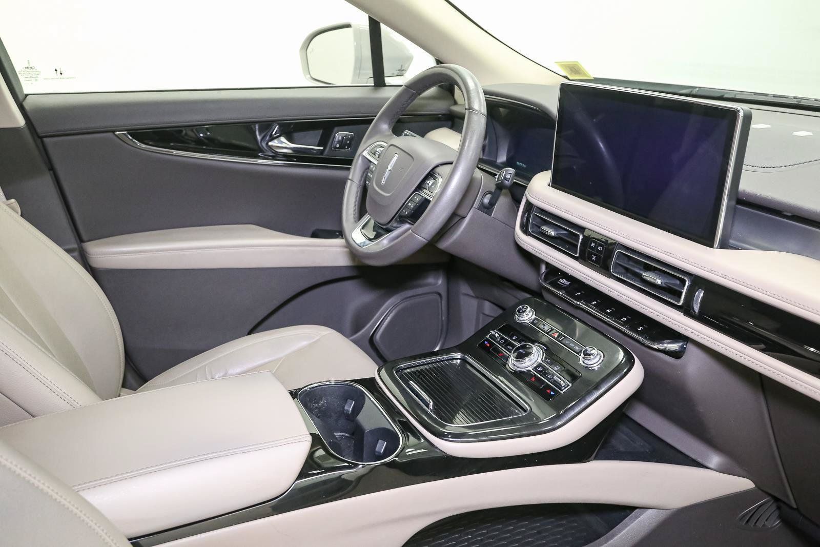 Used 2023 Lincoln Nautilus AWD w/ Premium Package image 19