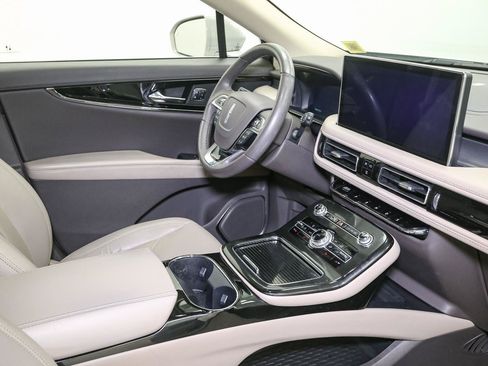 Used 2023 Lincoln Nautilus AWD w/ Premium Package image 19