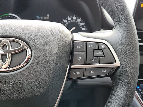 Certified 2023 Toyota Sienna XLE image 18