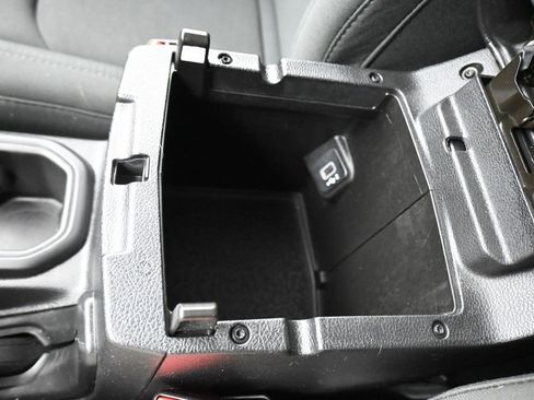 Used 2020 Jeep Wrangler Sport image 22