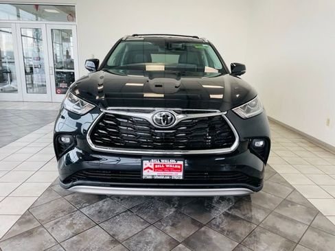 New 2026 Toyota Highlander Platinum image 4